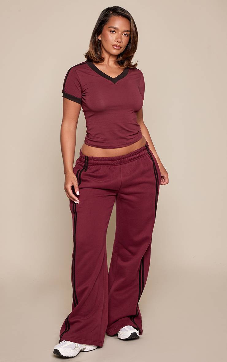 Rouge Bordeaux T-shirt Shape À Rayures Col V