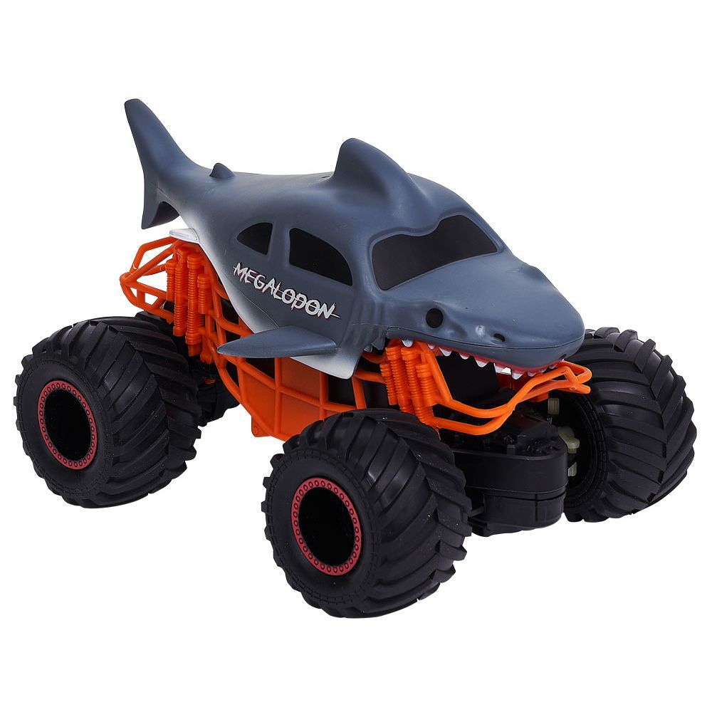 Voiture radiocommandée requin