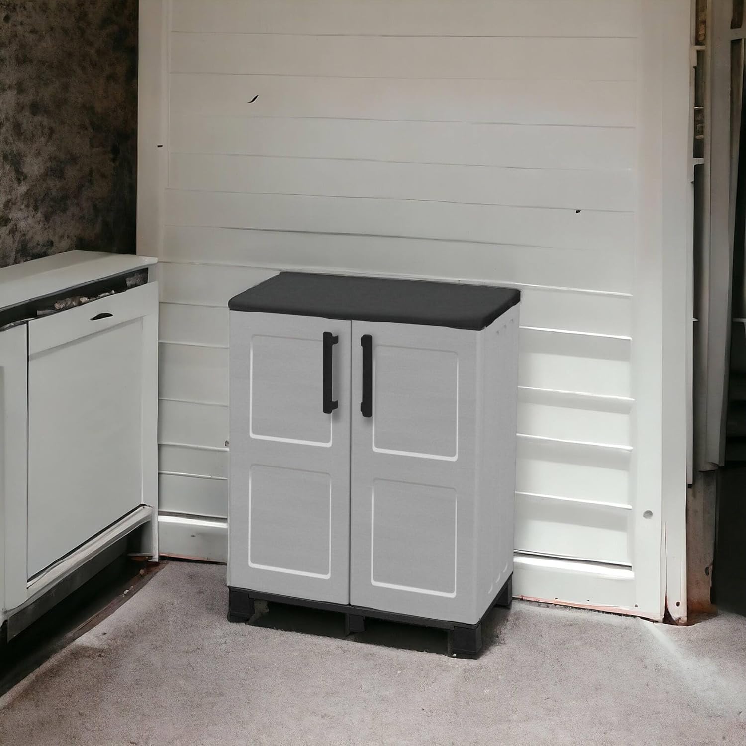 Dmora - Wavre-Außengarderobe, Mehrzweck-Balkongarderobe, 2-türiger Außenschrank, 100% Made in Italy, 68 x 37 x 90 cm, Hellgrau und Schwarz, Kariertes Finish
