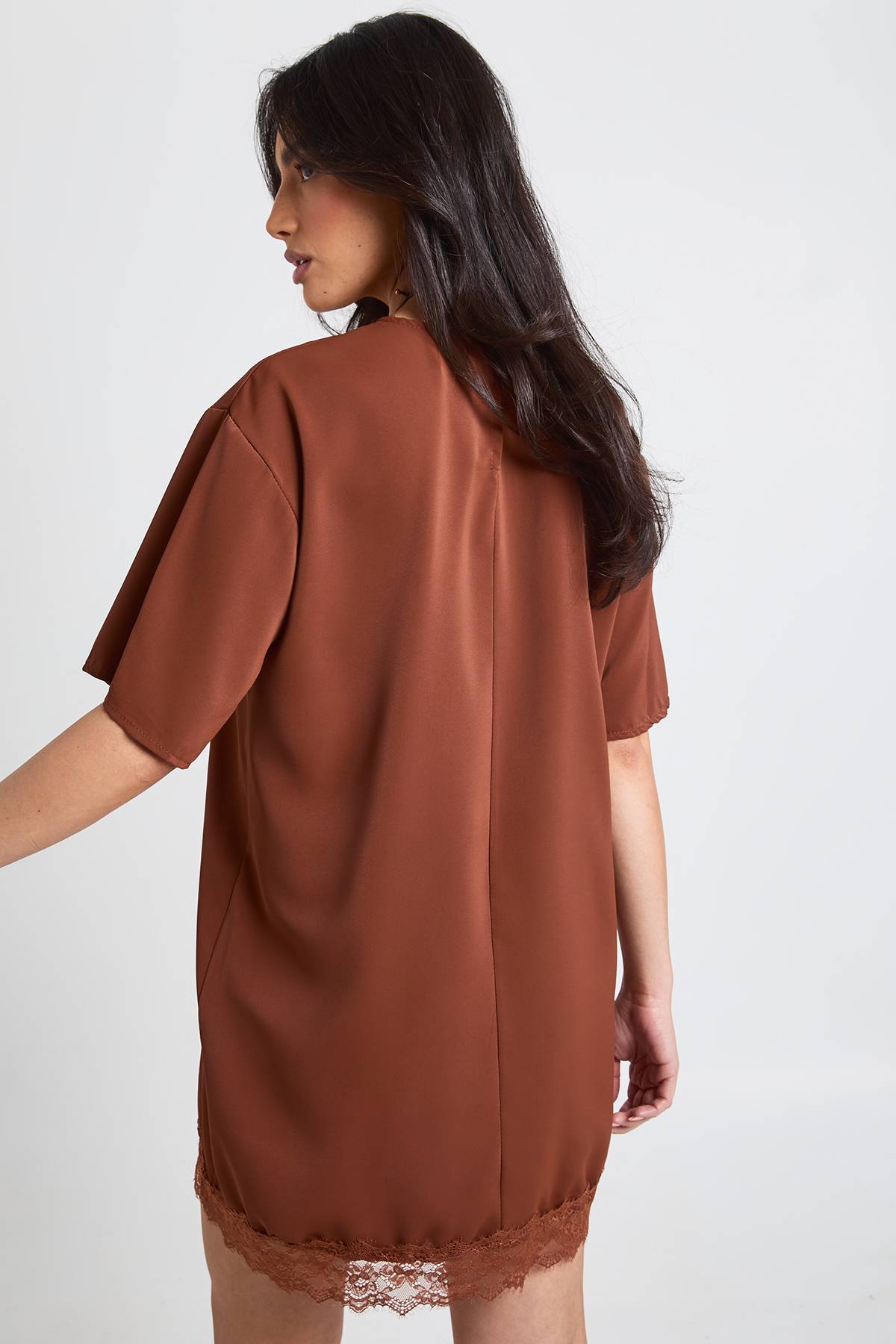 boohoo Robe T-shirt Ample Tissée Avec Ourlet En Dentelle