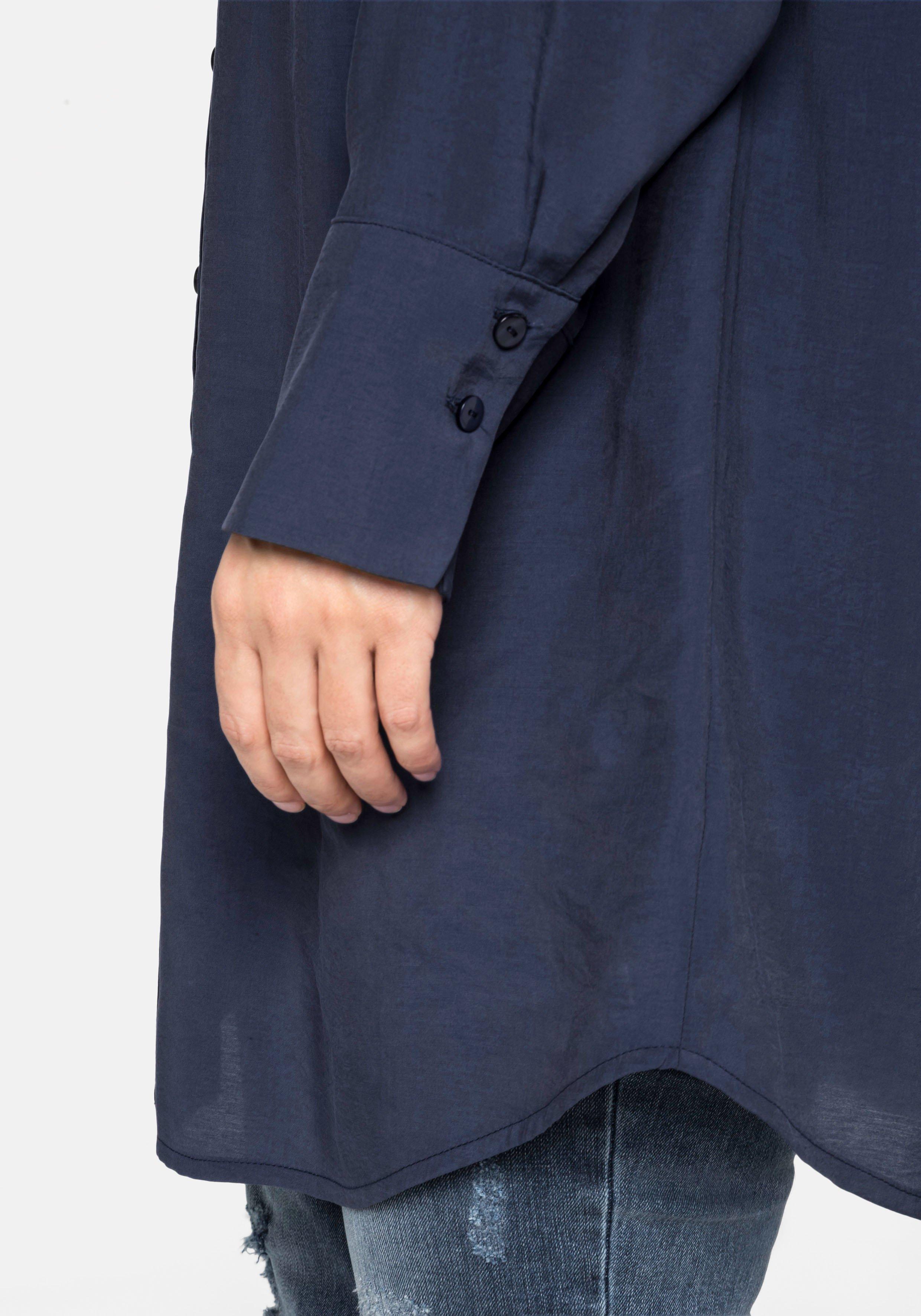 Longbluse mit Stehkragen und  Passe hinten