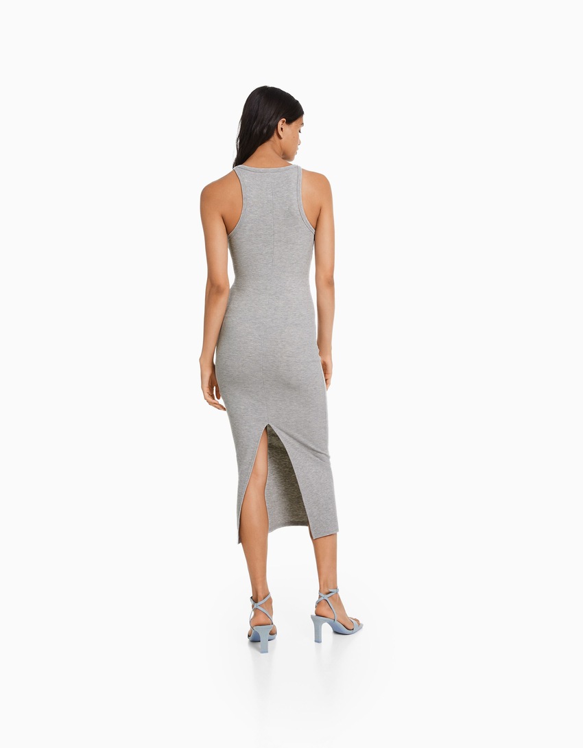 Vestido midi canelado sem mangas