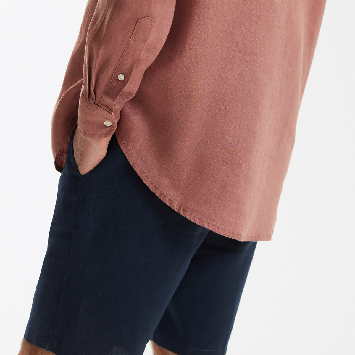 COLEÇÕES LA REDOUTE<br>Camisa reta, gola mandarim, em linho, assinatura AURELE