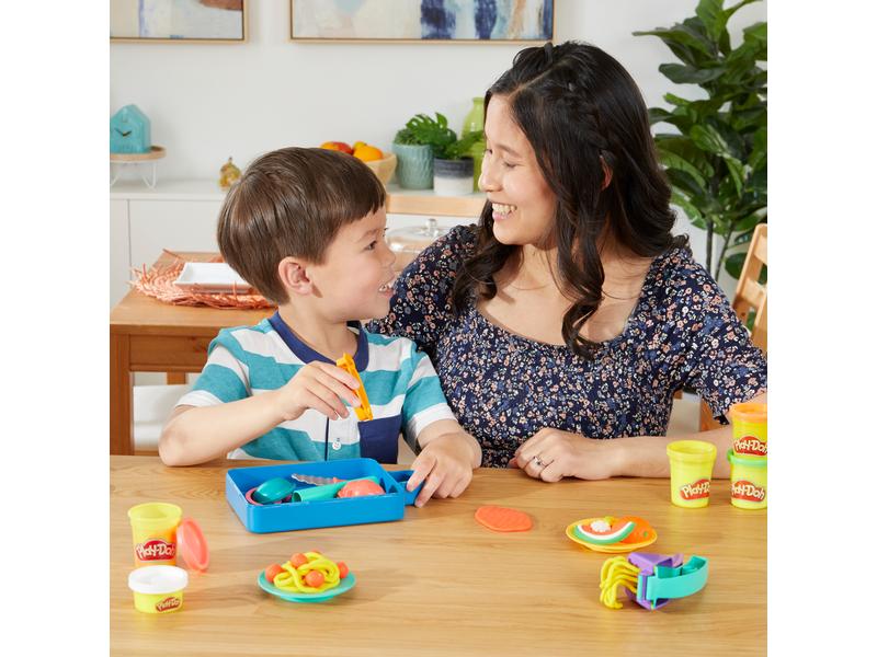 Play-Doh Knetspielzeug Kleiner Chefkoch Starter-Set Set mit 14 Küchen-Accessoires