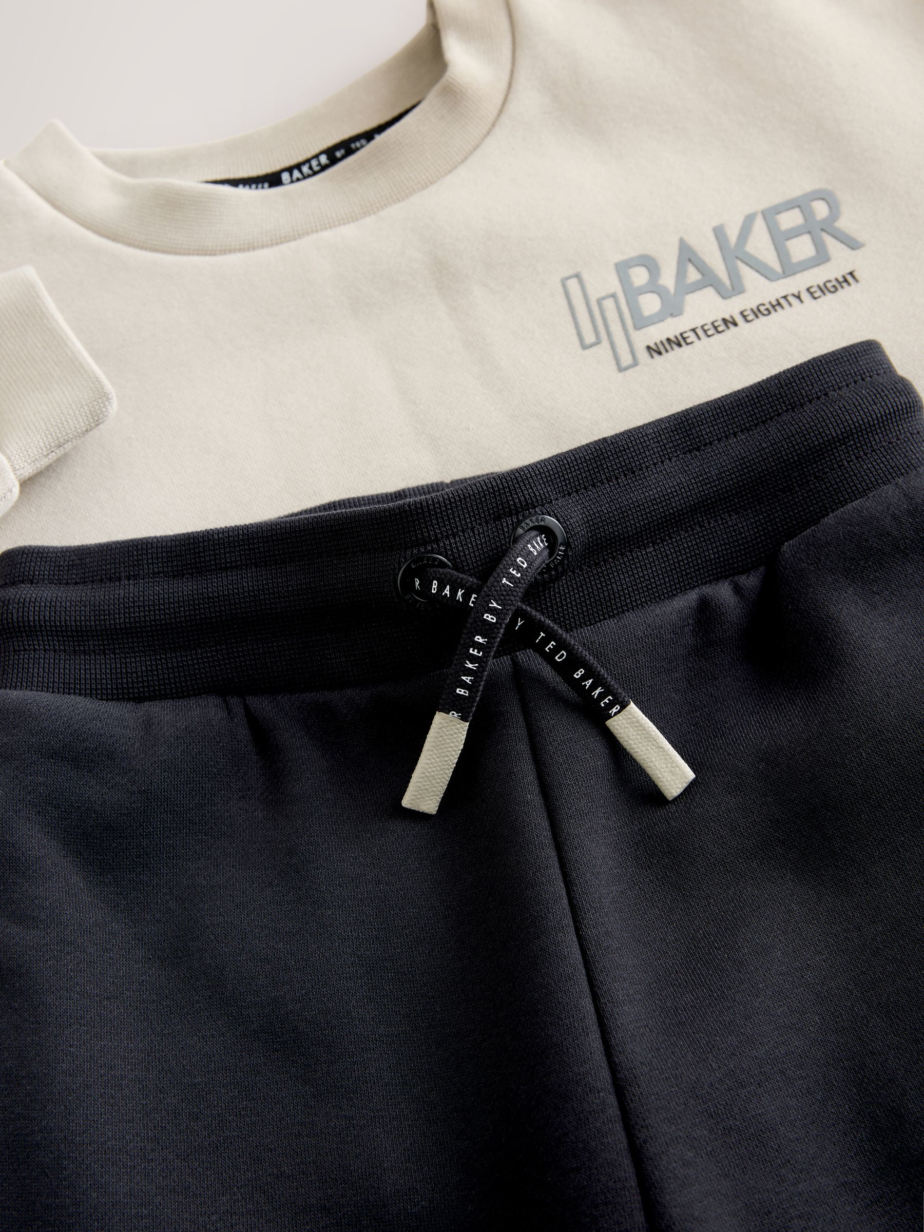 Pastelgeel - set van Baker by Ted Baker sweatshirt en cargojoggingbroek
