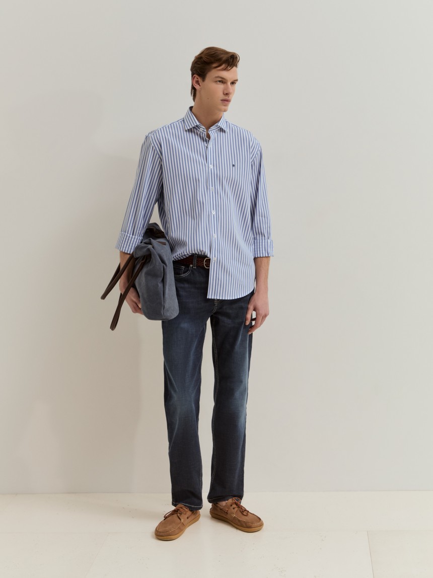 Camisa regular fit às riscas em algodão