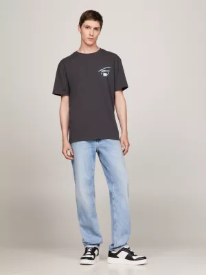 Camiseta com logo metálico nas costas