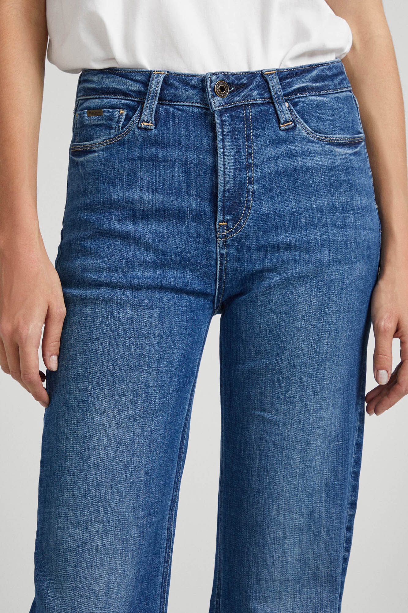 Calça jeans Willa de cintura alta e modelagem flare