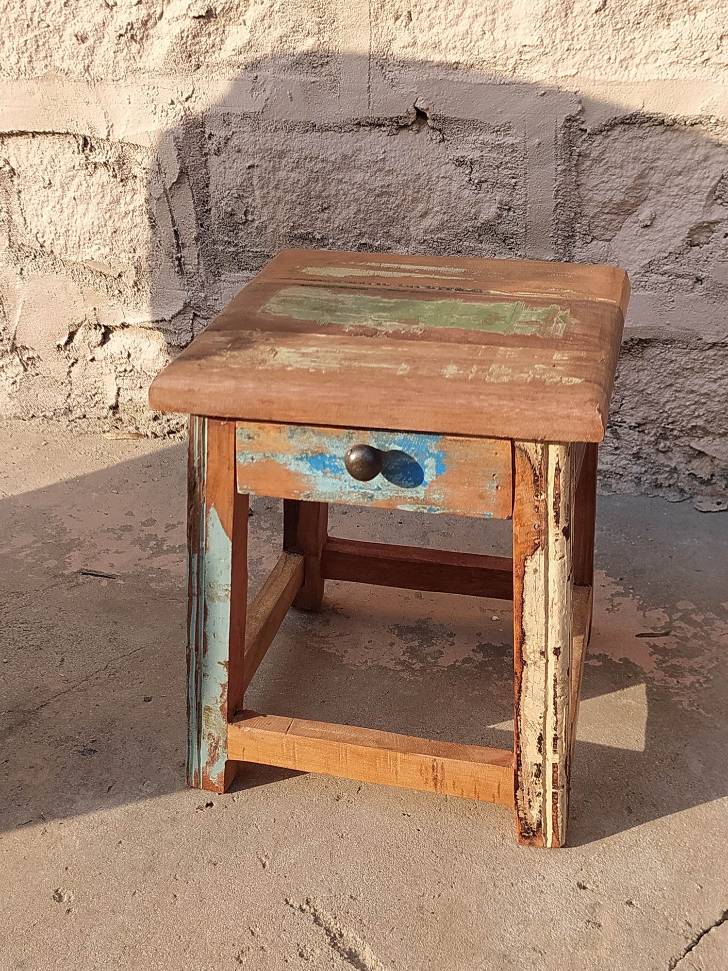 Hocker mit Schublade aus recyceltem Holz, natur / vintage, B  25 cm, T 25 cm, H 30 cm von fischer's lagerhaus