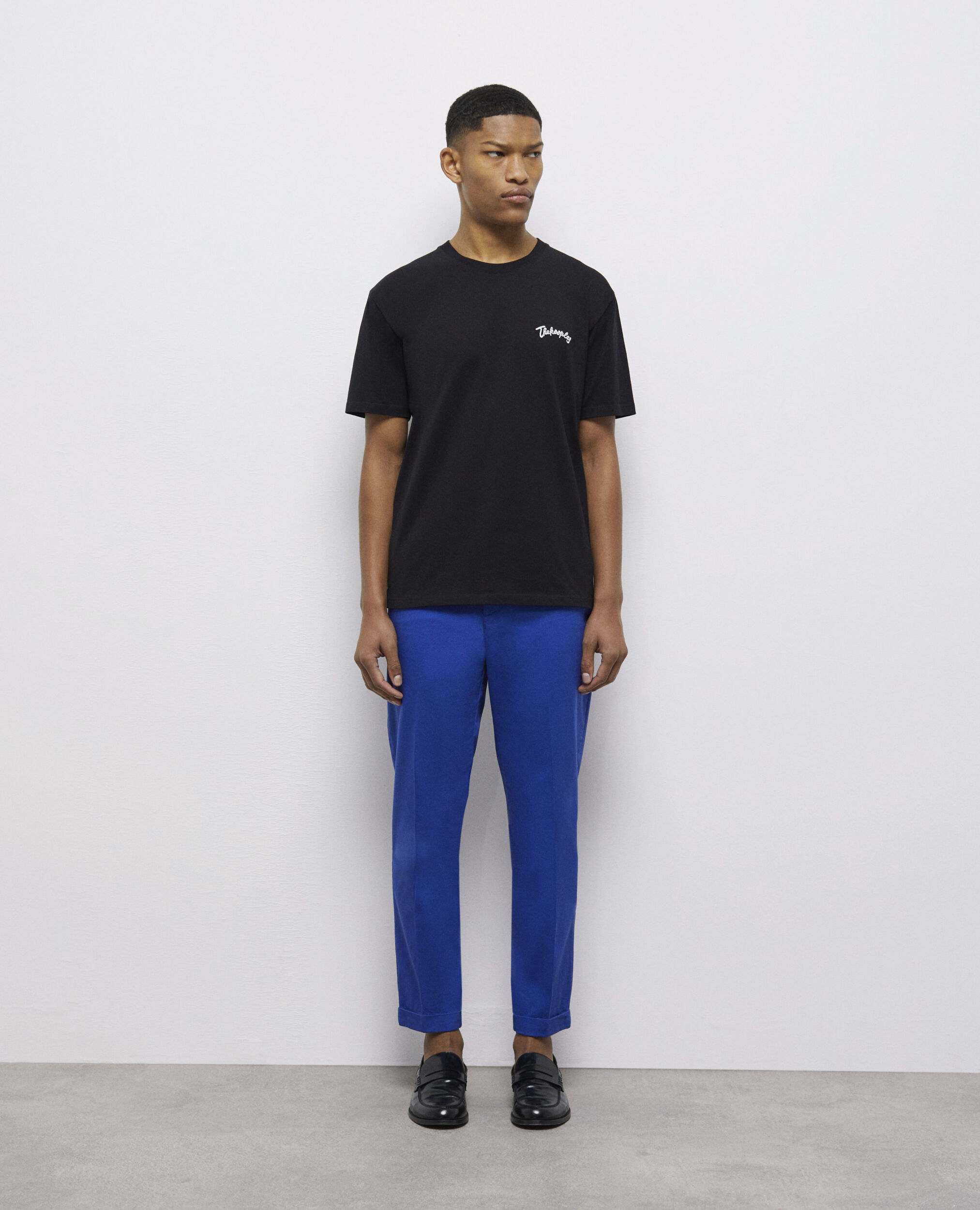 T-shirt noir avec broderies