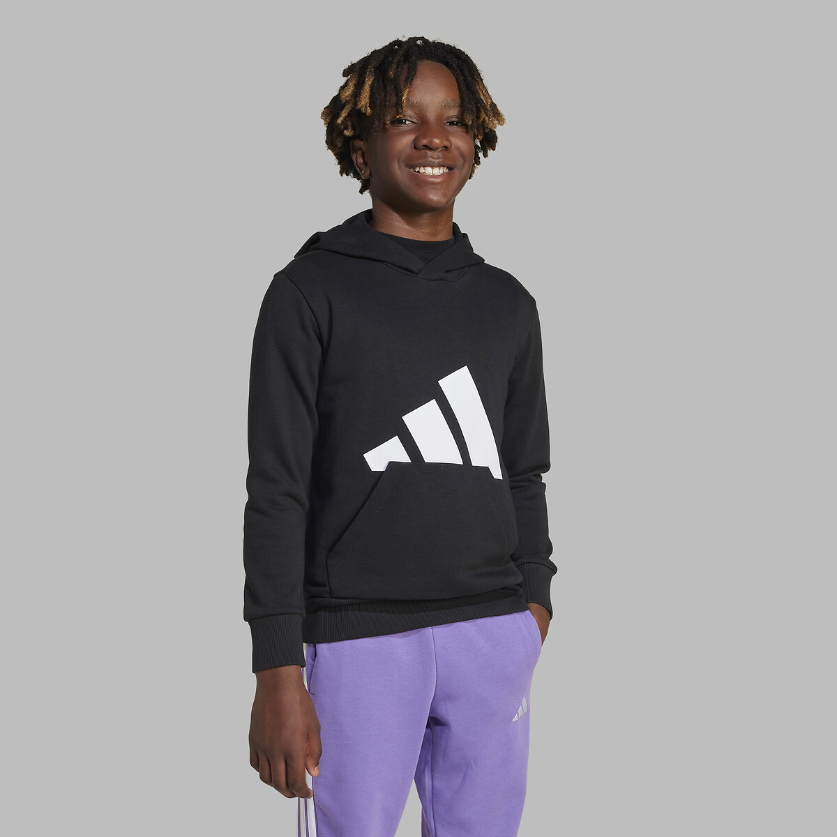 ROUPAS ESPORTIVAS ADIDAS<br>Moletom com capuz de tecido