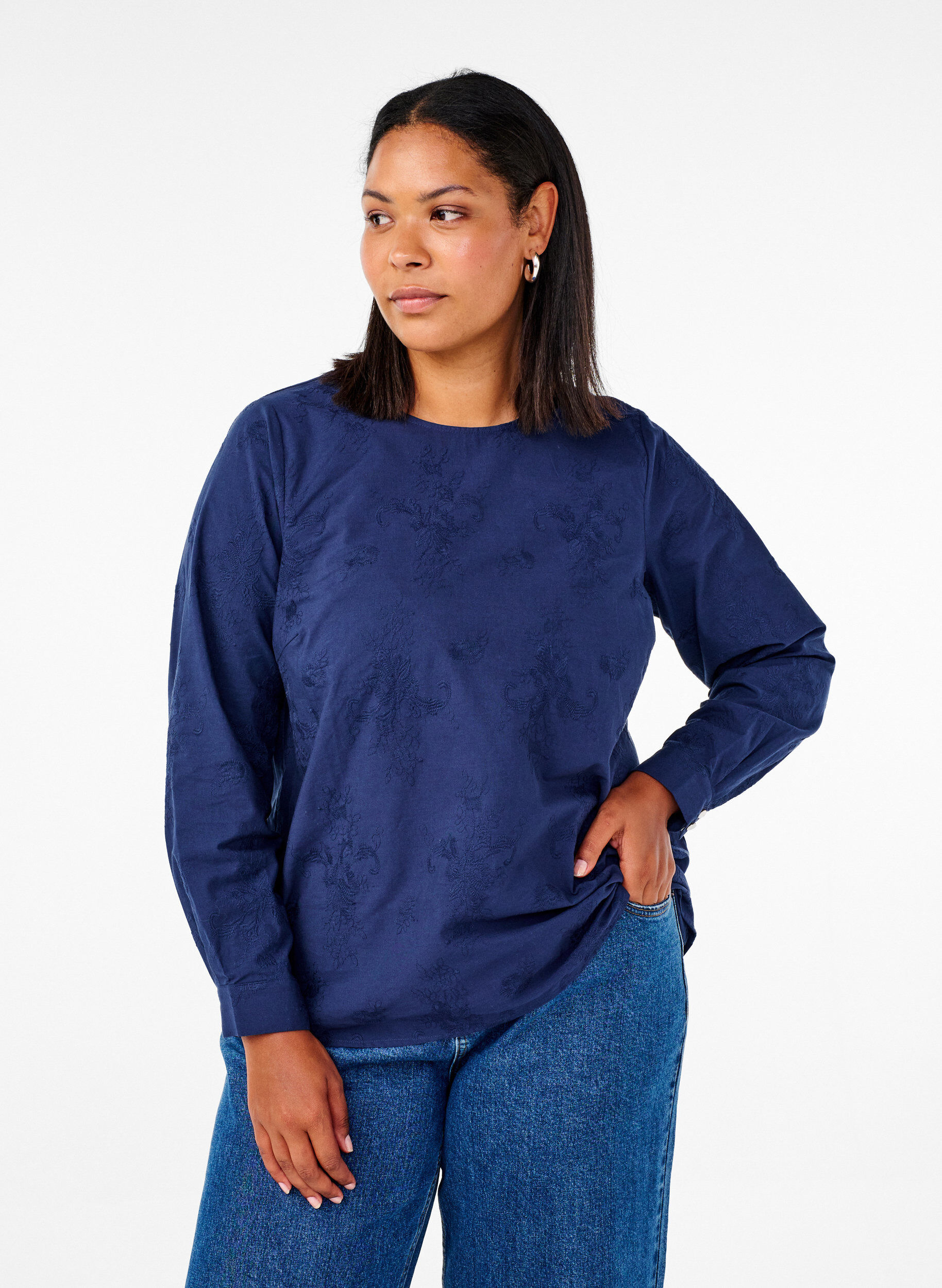 Langærmet bluse med broderi