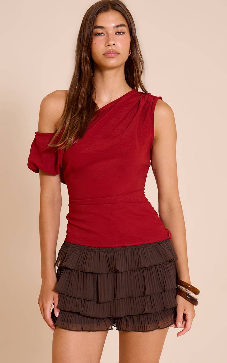 Rouge Profond Top Asymétrique À Une Épaule En Tissu Fluide Froncé Imprimé Tie Dye