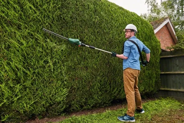 Batteridrevet Bosch hækkeklipper UniversalHedgePole 18 - SOLO