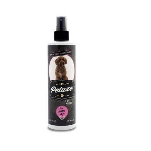 Condicionador texturizador Petuxe com fragrância especial para cães que gostam de água.