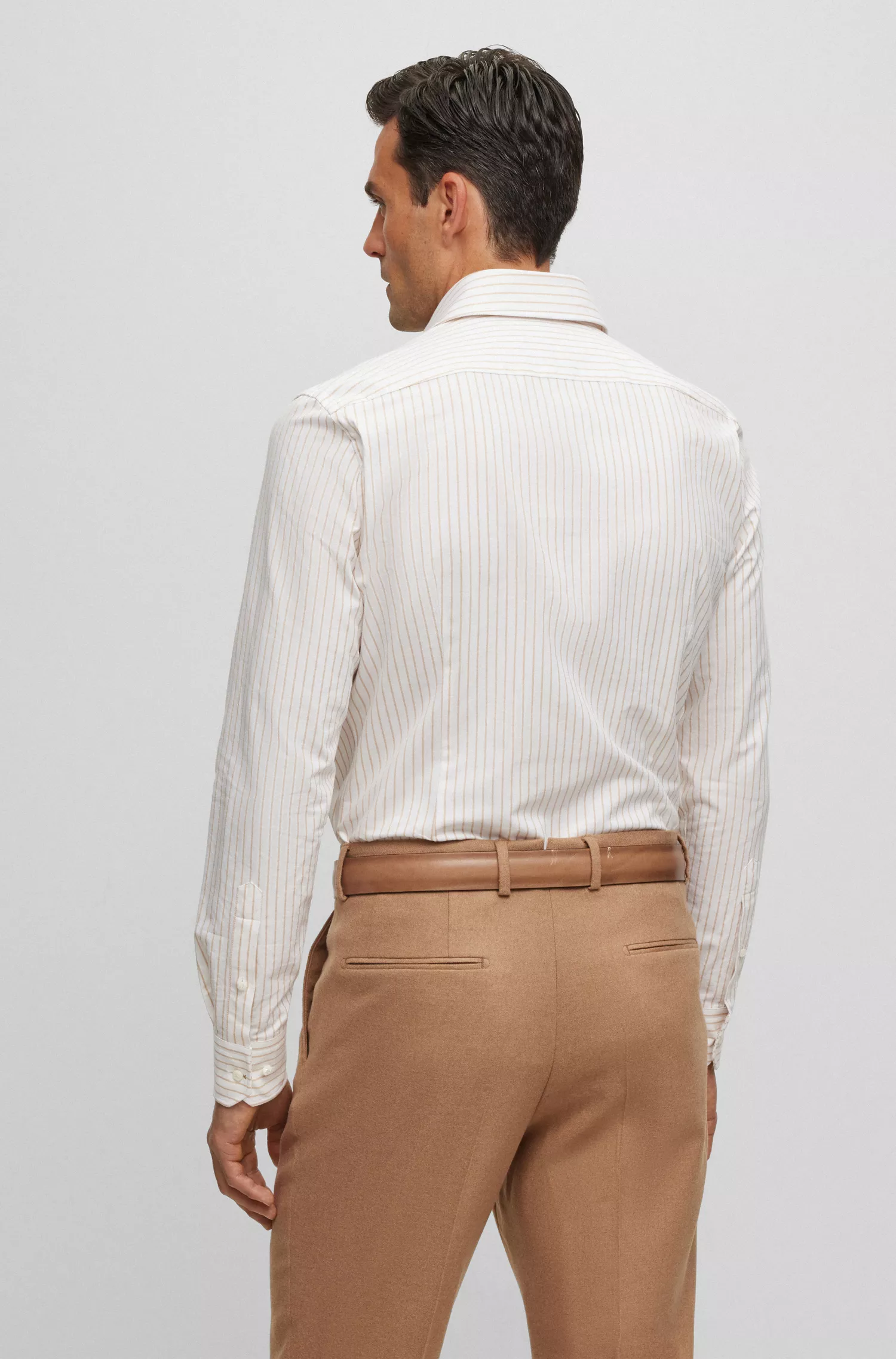 Camisa BOSS Camel Slim-fit em sarja de algodão listrada