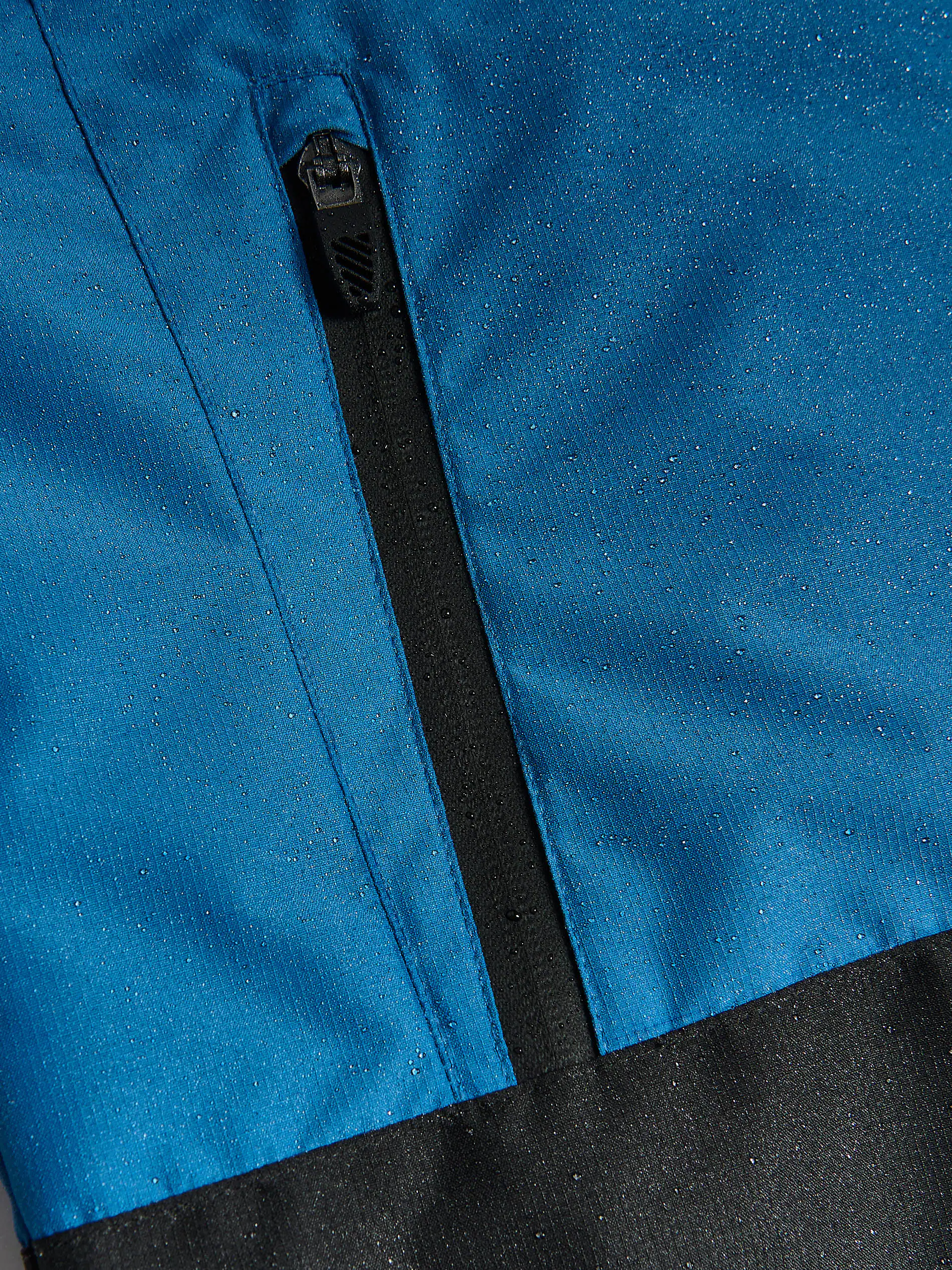 Bunte Jacke mit Kapuze