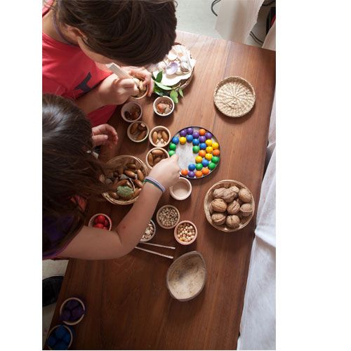 Grapat 6 houten bakjes met 36 knikkers en tang 15-106