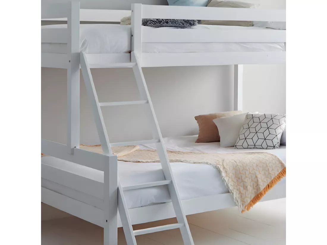 Lit triple superposé en bois blanc 135 cm