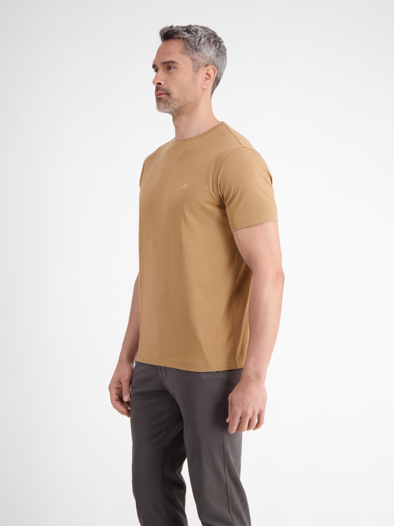 Basic T-Shirt mit Logostitck, unifarben