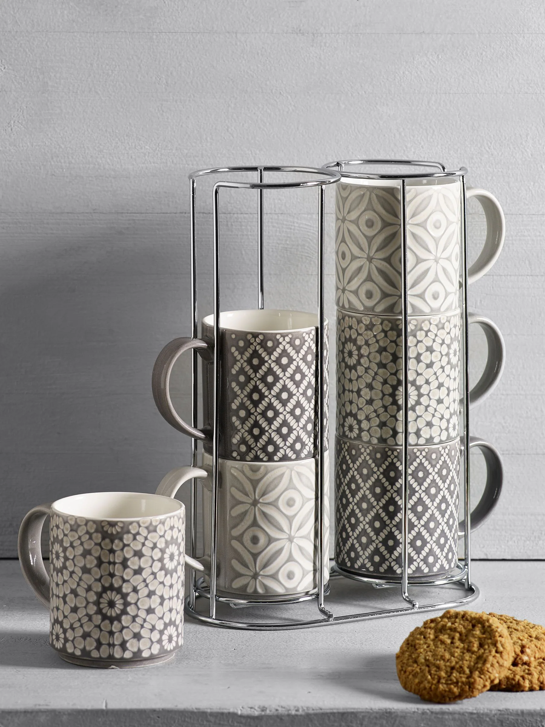 Mokken met geometrisch reliëf