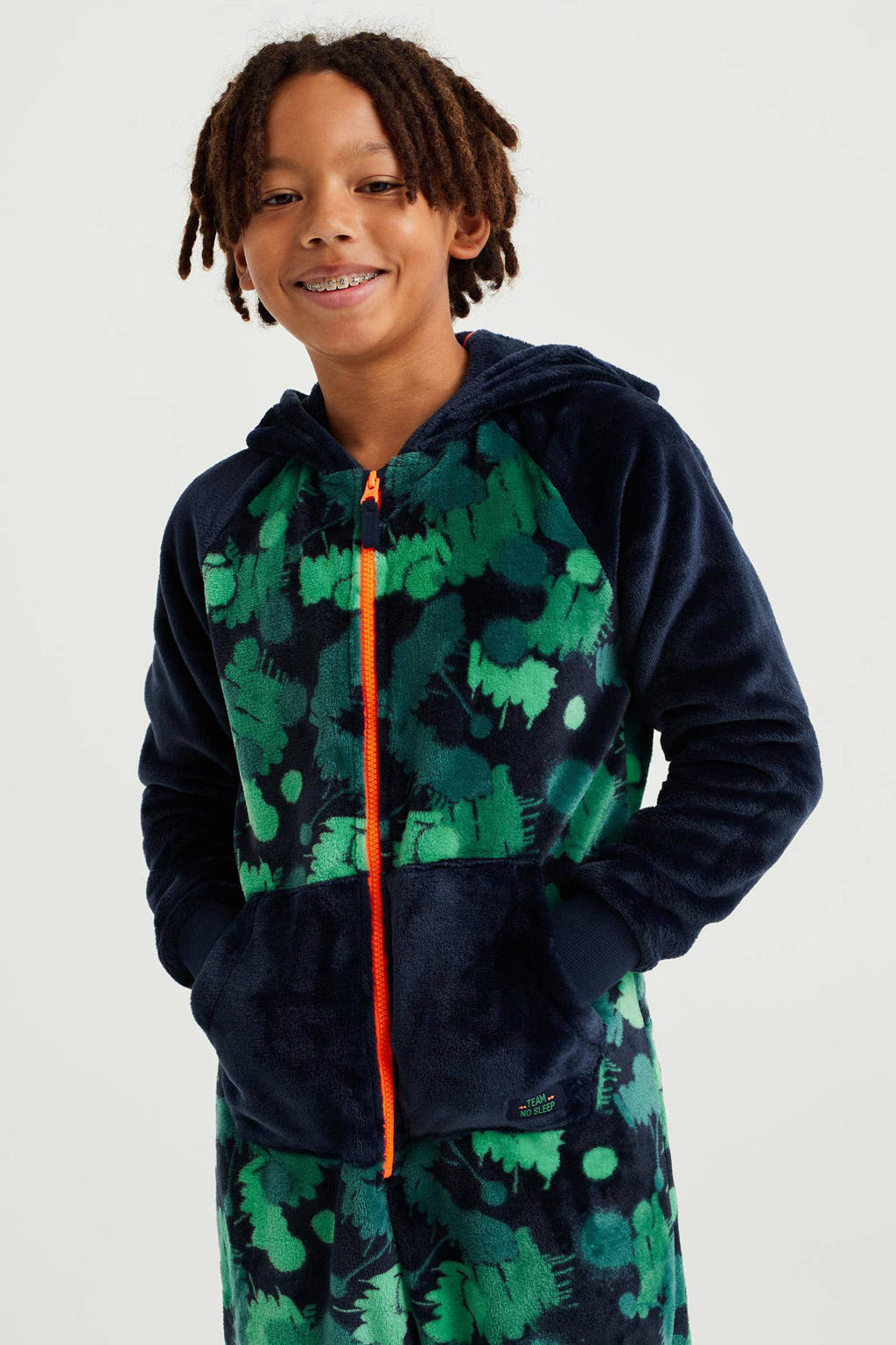 WE Fashion fleece onesie met all over print donkerblauw/groen