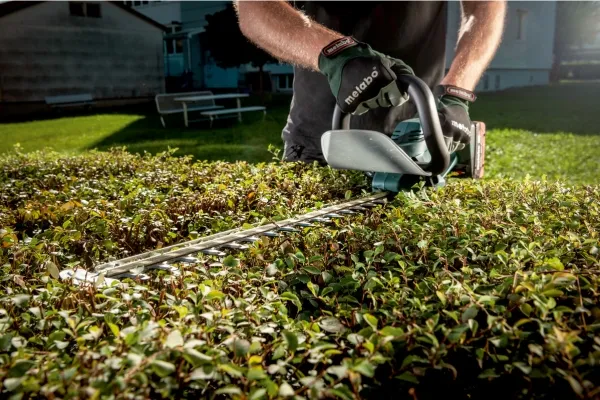 Metabo AHS 18-65 V - Hæktrimmer - ledningfri - 18 V - intet batteri - 2700 spm - 65 cm - 63 cm - Skærekapacitet 18 mm - 3.9 kg