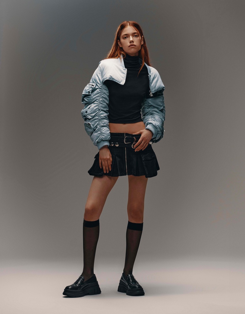 Jaqueta bomber Generation Bershka com vários bolsos e forro de nylon.
