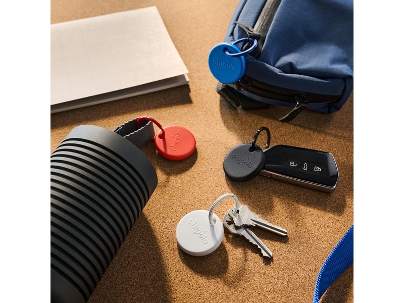 Chipolo POP 4er-Set Blau/Rot/Schwarz/Weiss Wasserresistenter Keyfinder