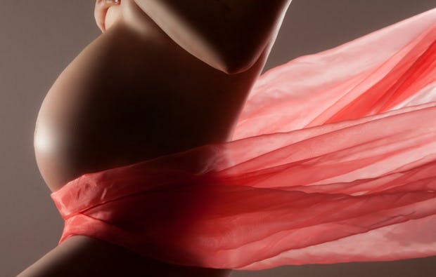 Babybauch-Fotoshooting in Regensburg als Geschenk