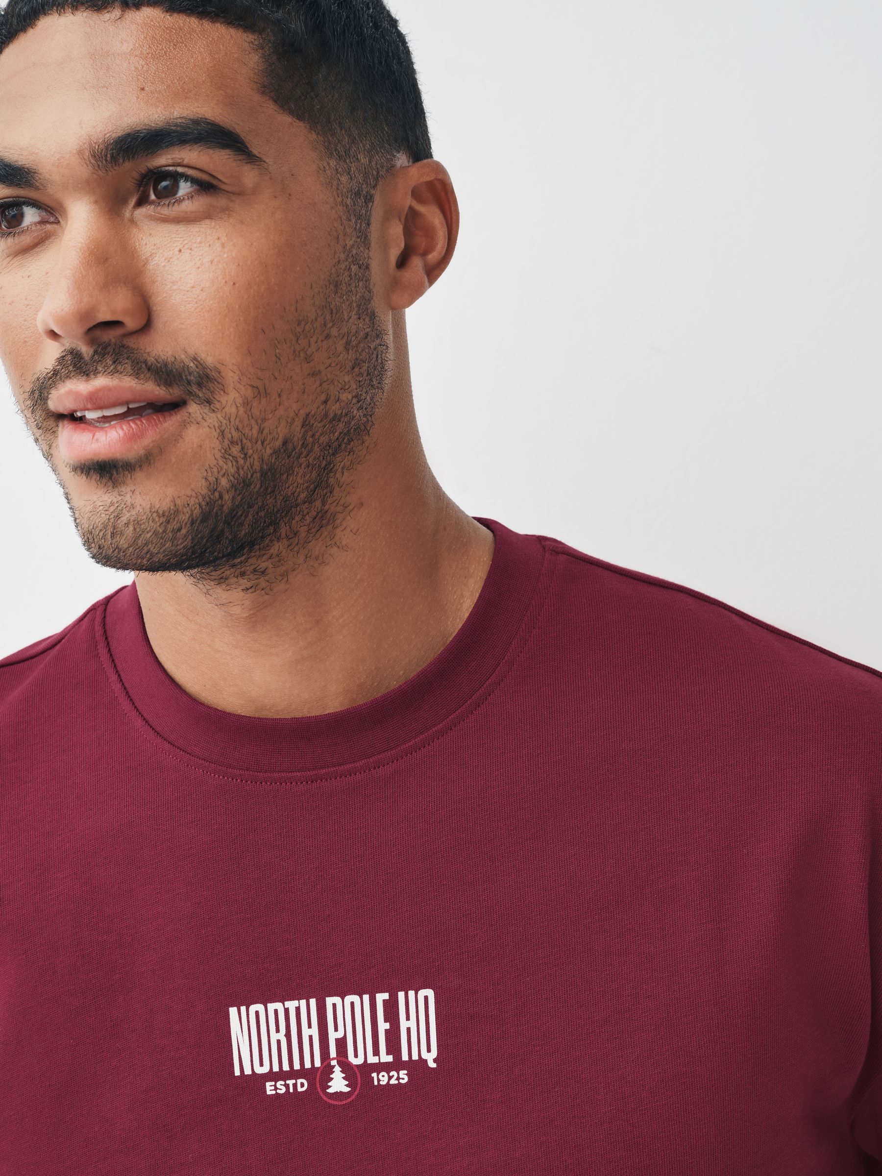 Bordeauxrode tekst - Relaxed fit - Kerst T-shirt
