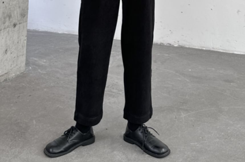 SIMPLE BLACK - Middelhoge effen rechte broek