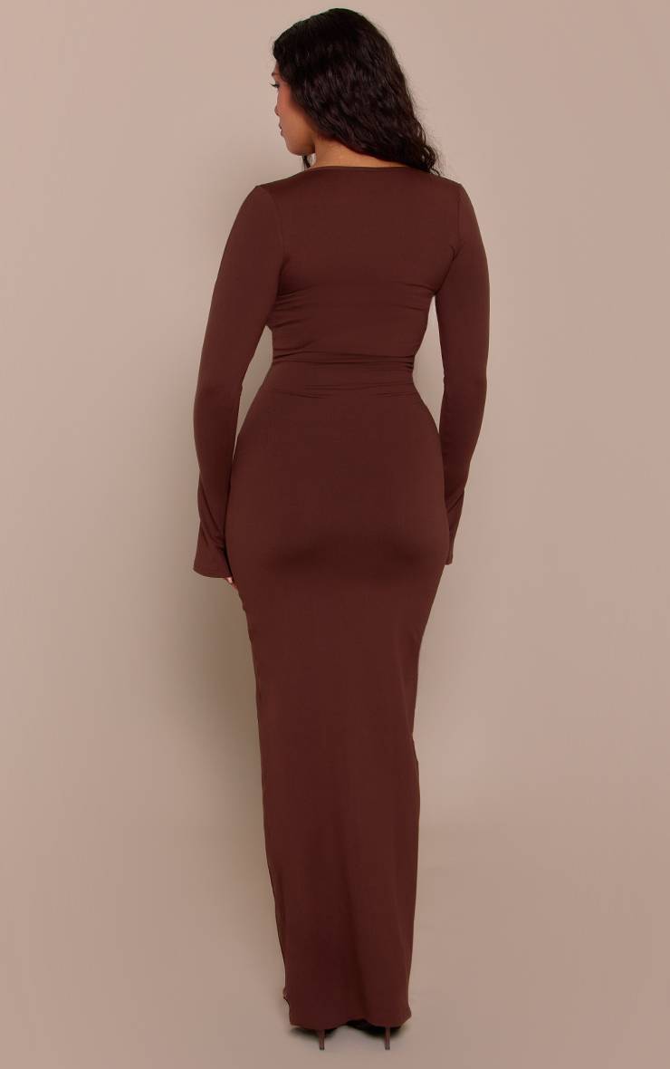 Chocolat Robe Maxi Moulante Sculptante À Encolure Asymétrique Et Manches Évasées