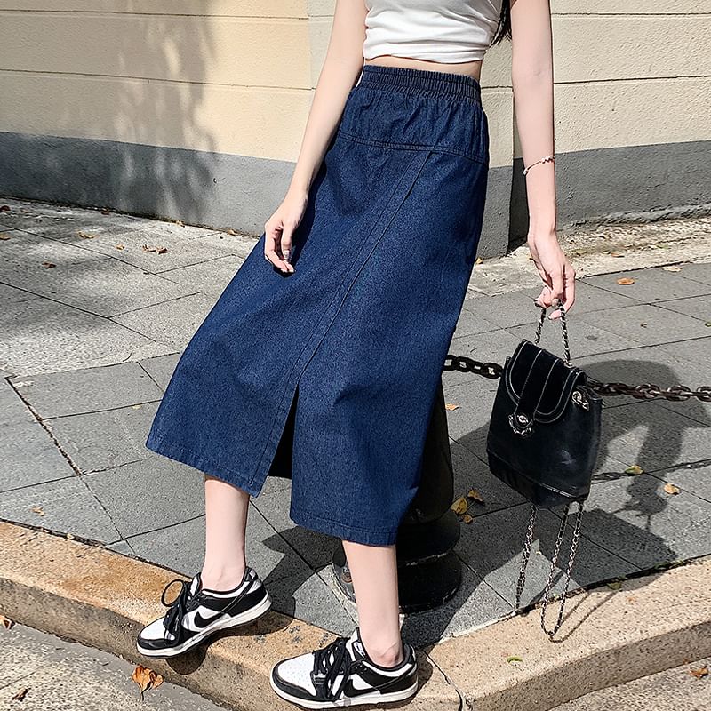 Taragon - Asymmetrische denim capribroek met elastische taille en split