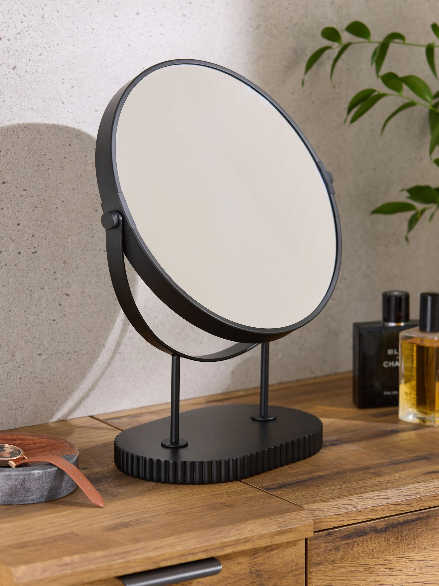 Resin Ribbed 5x Magnification Dressing Table Mirror