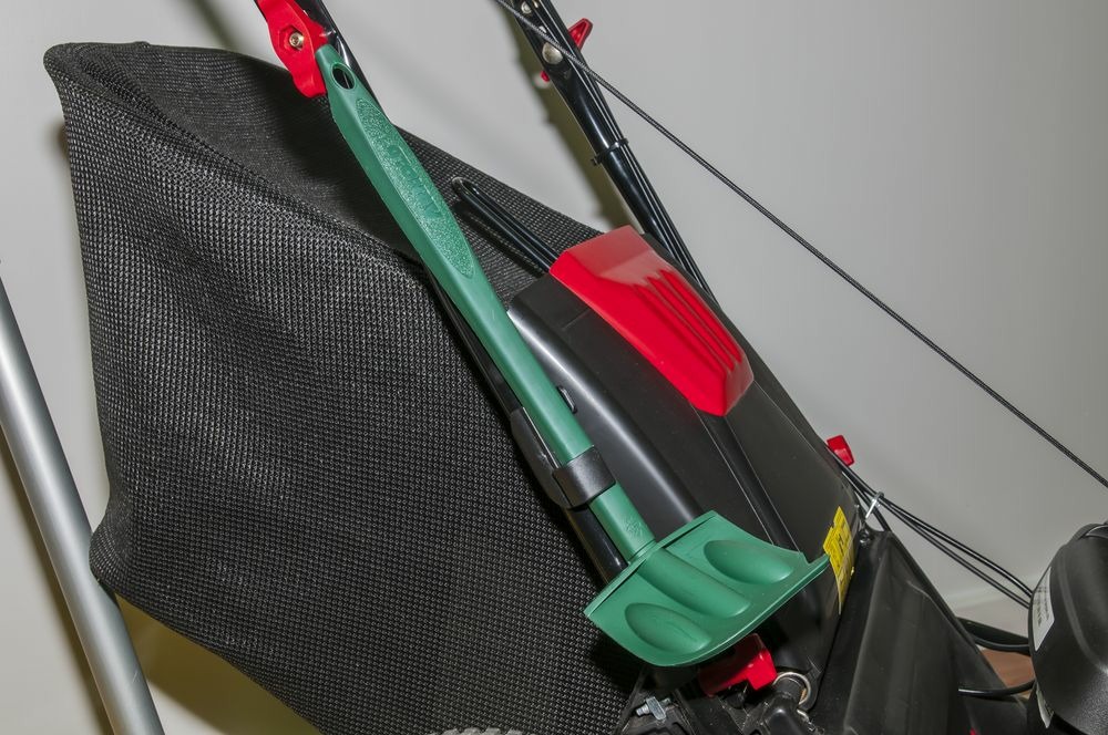Raclette de nettoyage pour tondeuse à gazon az87