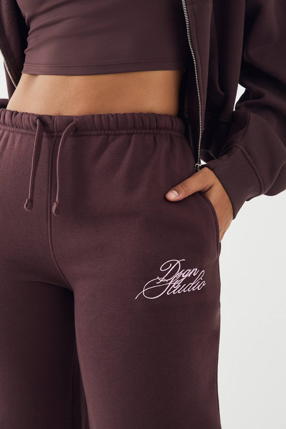 Jogging Jambe Droite Script Contrasté DSGN Studio