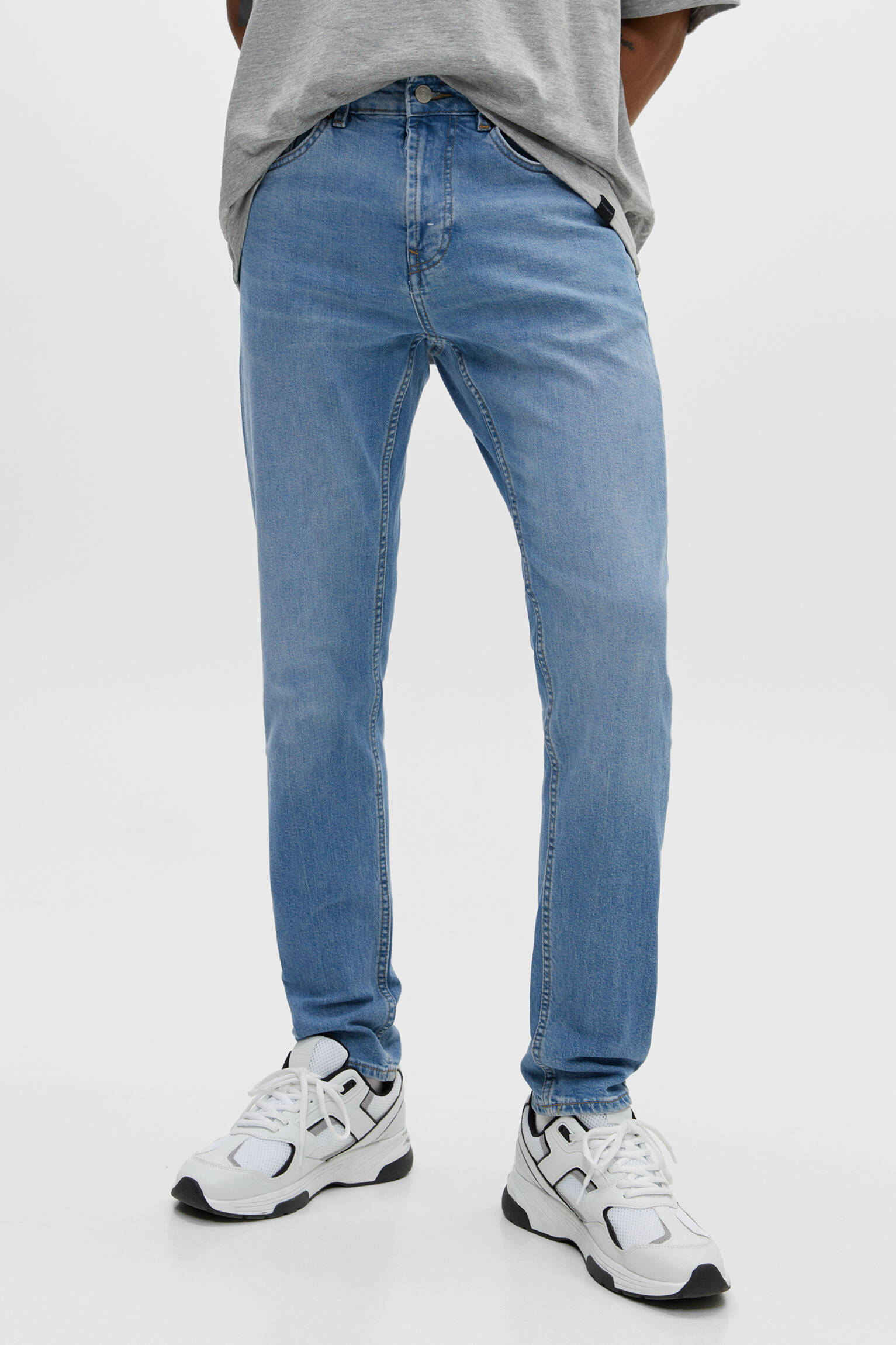 Calça jeans básica azul slim confortável - azul claro