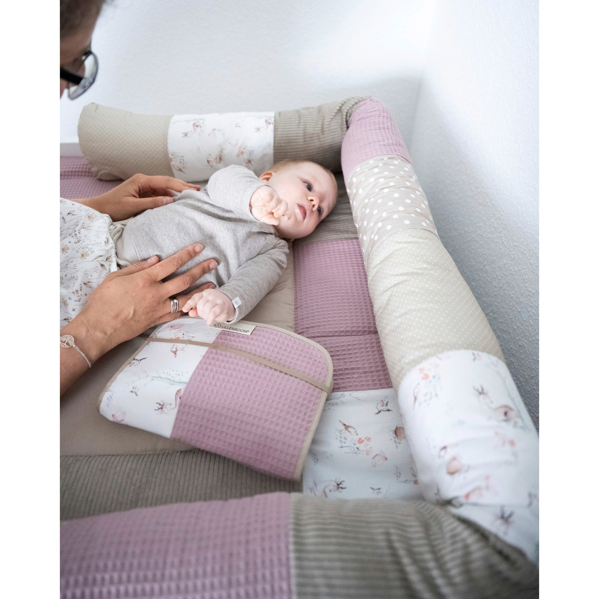 Ullenboom Nestchenschlange 400 cm Waffelpiqué/Cord beige / rosa / Märchenwald