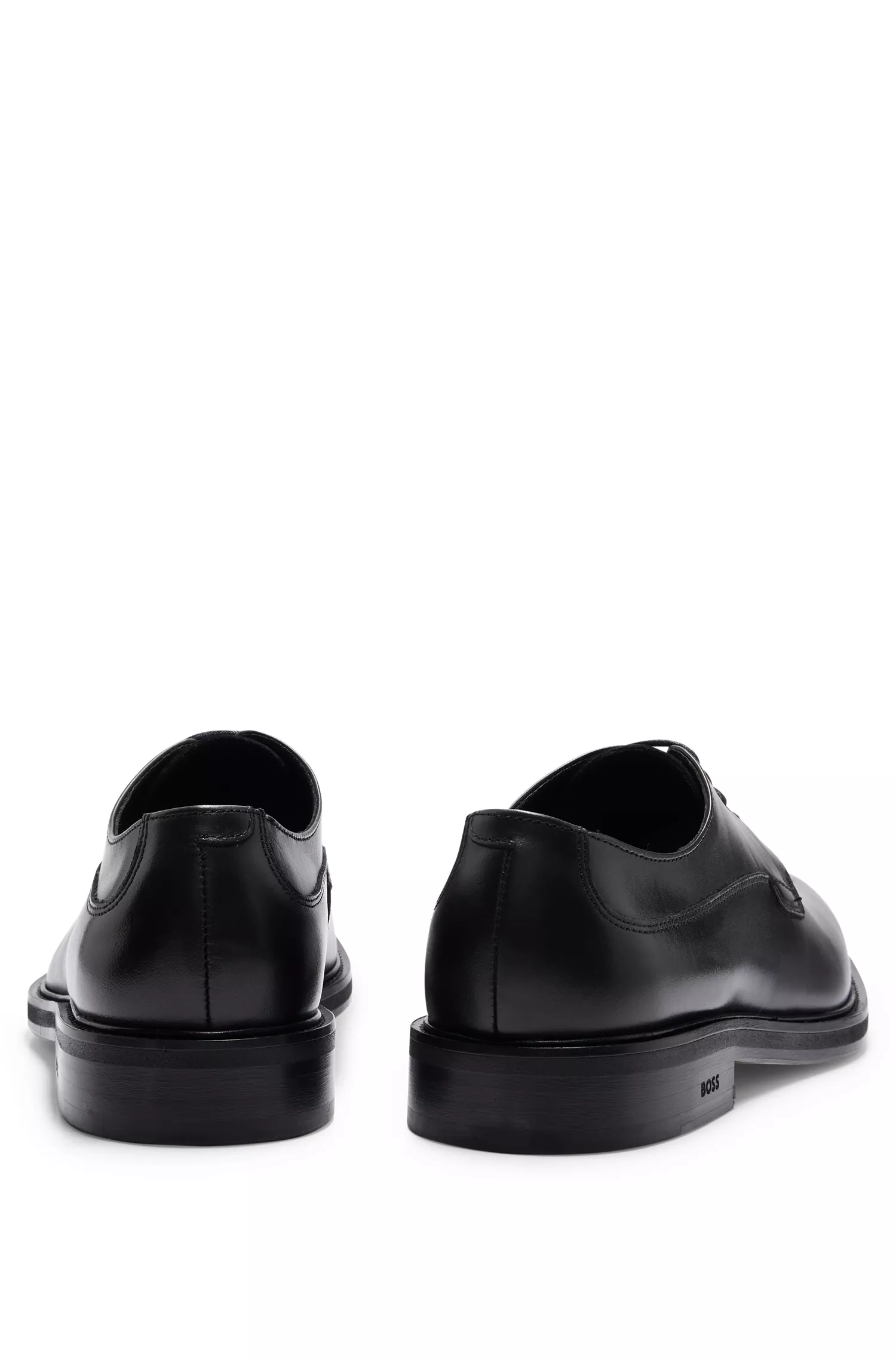 Sapatos Derby BOSS em couro preto polido com logotipo.