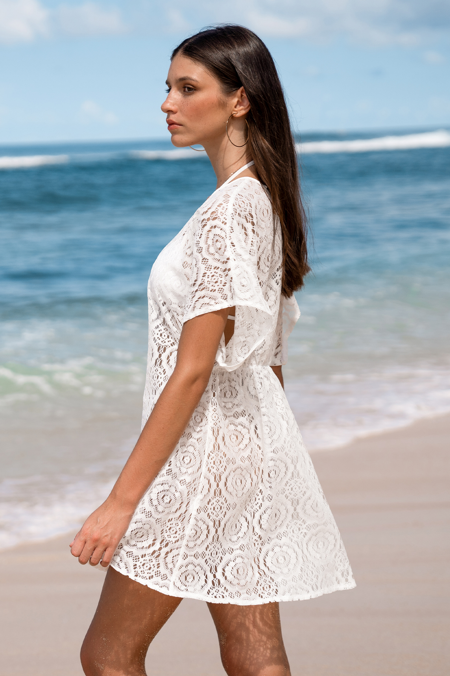 Robe cover up mini avec manches dolman à napperon blanche