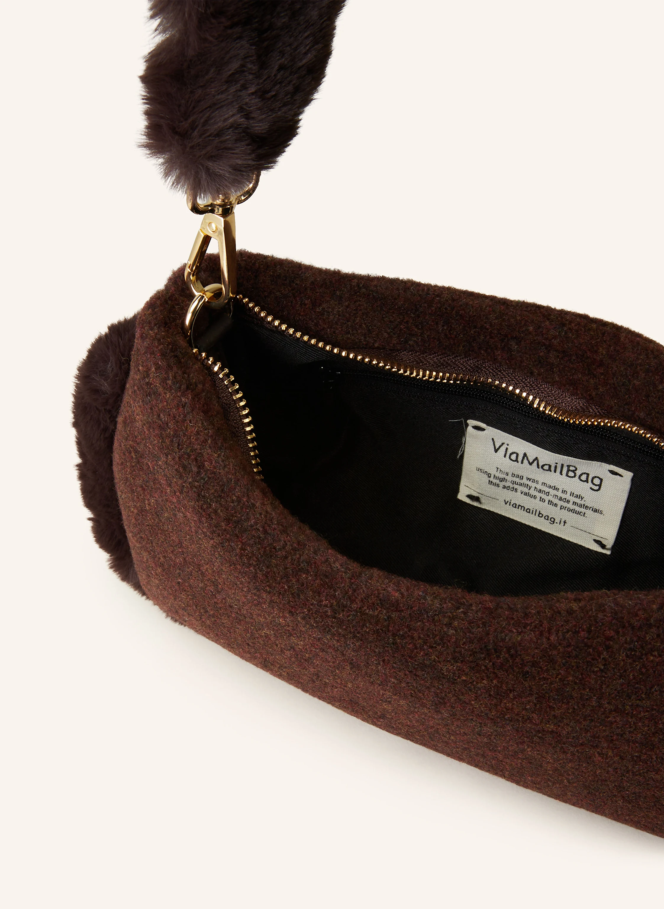 ViaMailBag Schultertasche mit Kunstpelz