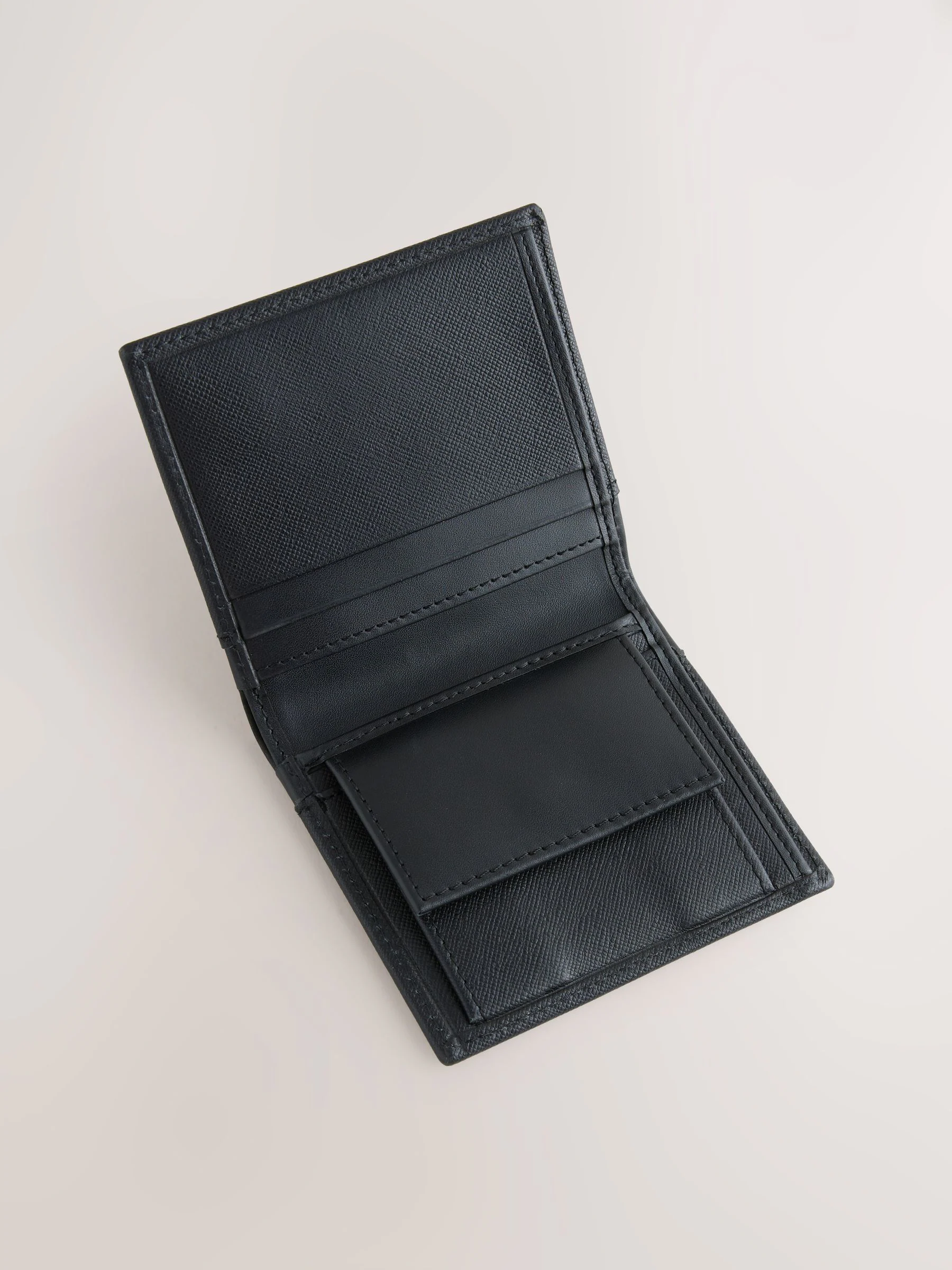 Zwart - Saffiano Leather Swirly N Bifold Wallet