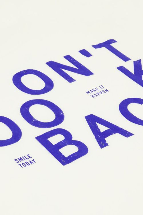 Wit T-shirt don't look back