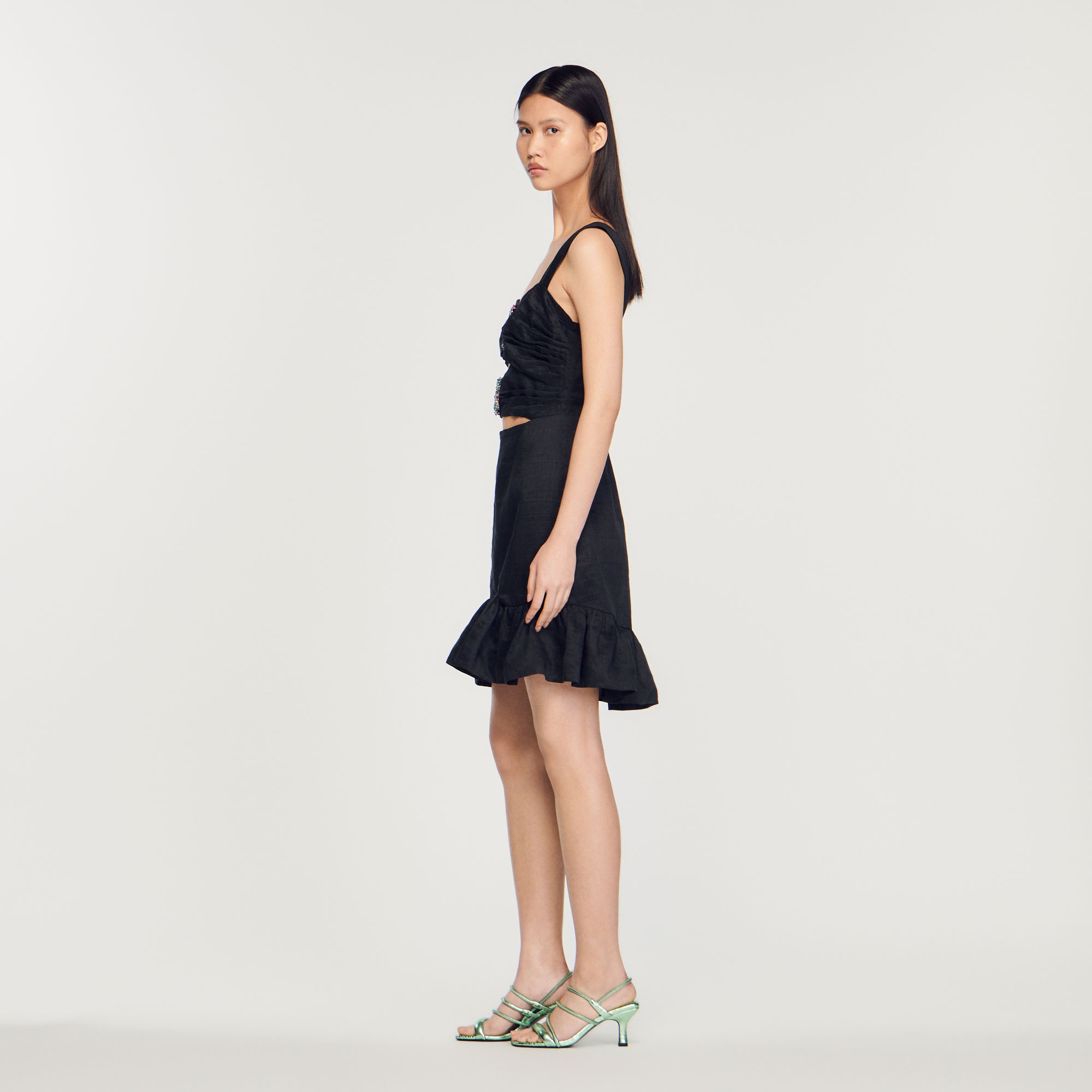 Robe courte á bijoux