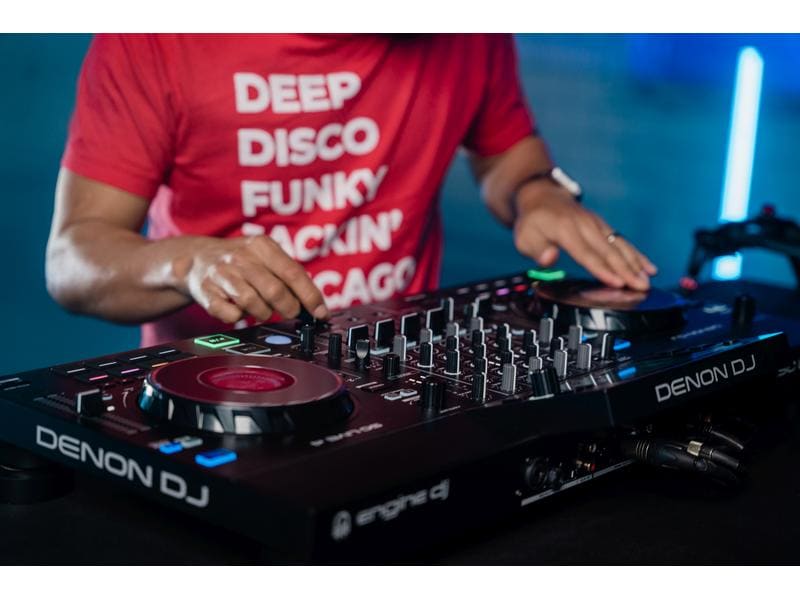 Denon DJ DJ-Controller SC Live 4 Schwarz 4-Deck Standalone DJ Controller mit WiFi