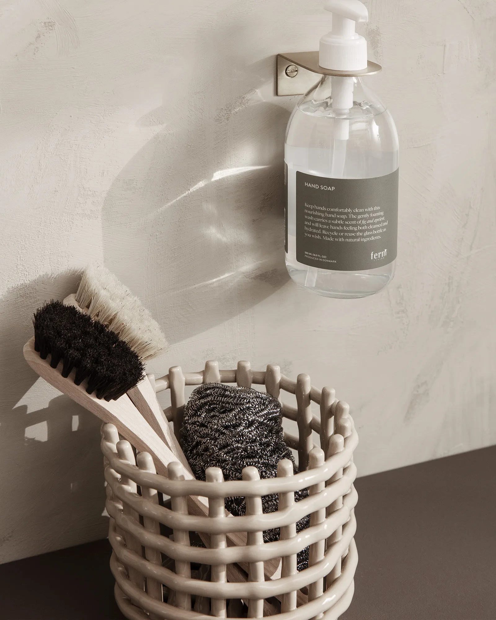 ferm LIVING Ceramic Basket Small