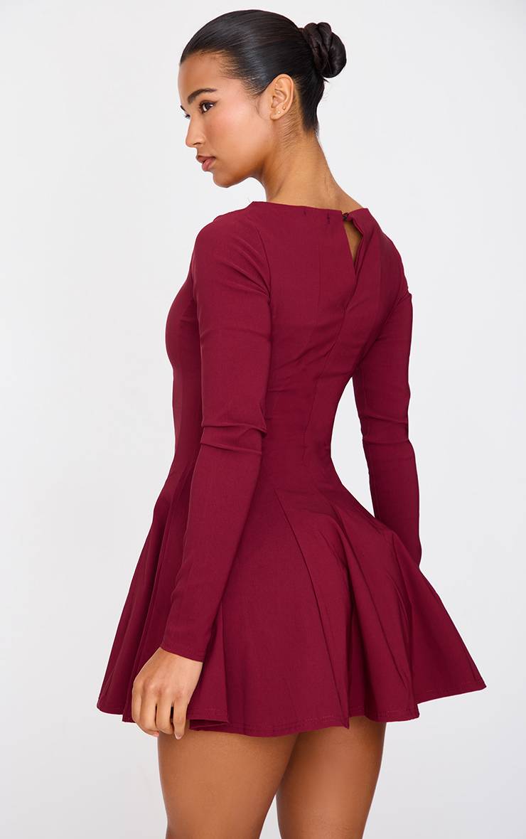 Rouge Bordeaux Robe Droite Plissée À Manches Longues Et Col Bateau En Tissu Extensible