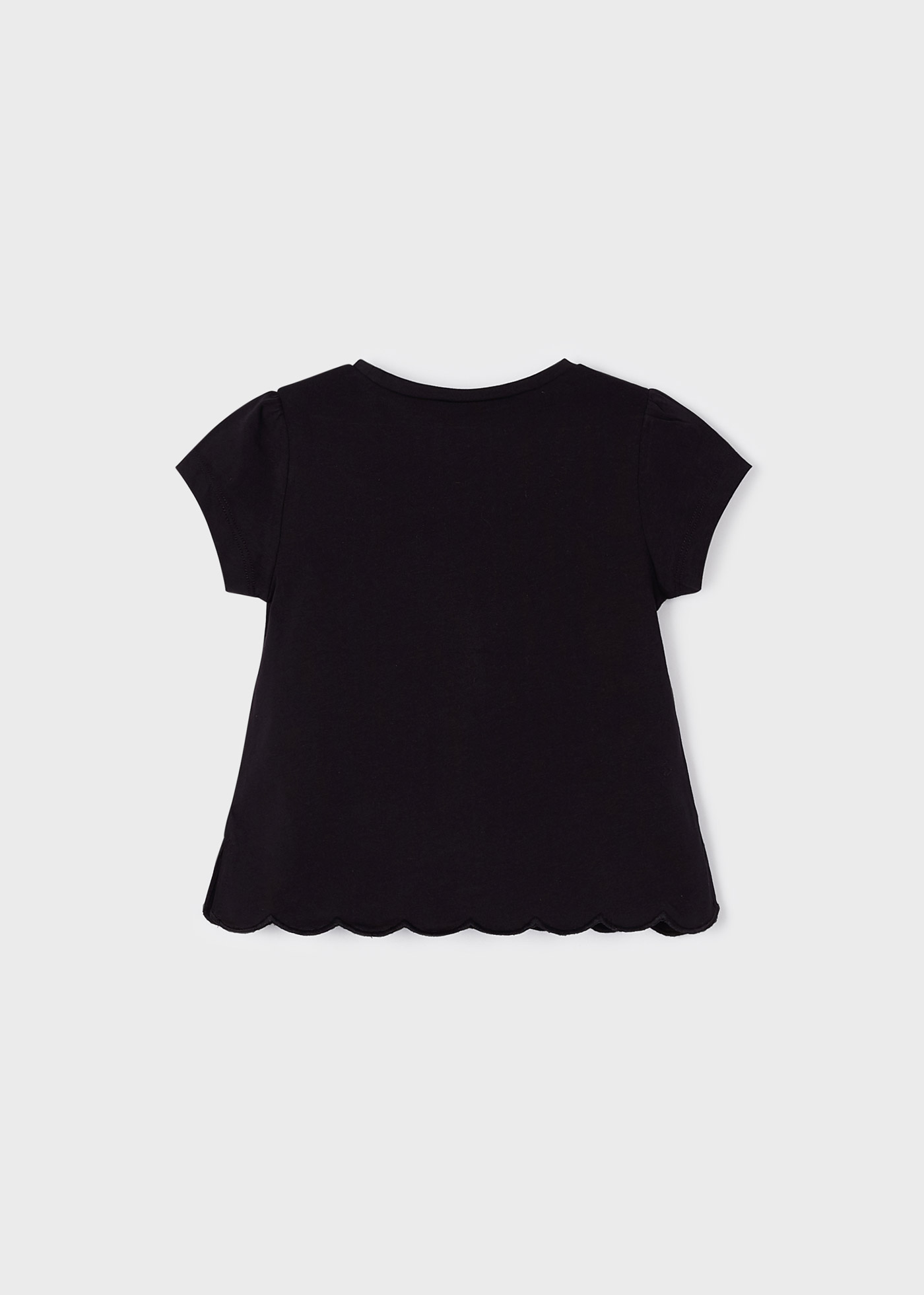 Camiseta feminina de algodão de manga curta com estampa bordada.
