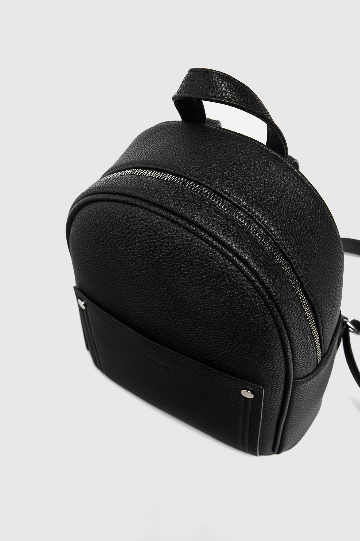 Mochila Urbana com Detalhe de Bolso - Preta